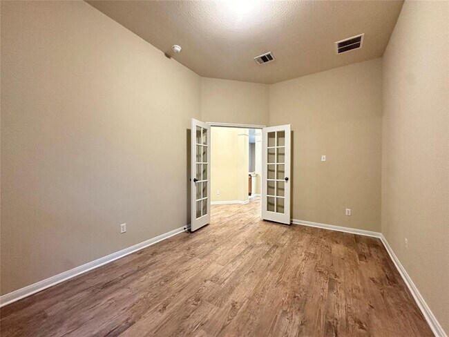 Building Photo - 315 Sendero Ln
