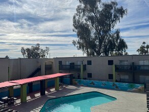 Building Photo - 1/2 off move in special! Large 2 bedroom i...