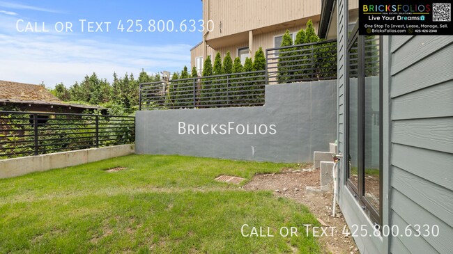 Building Photo - 8327 NE Juanita Dr