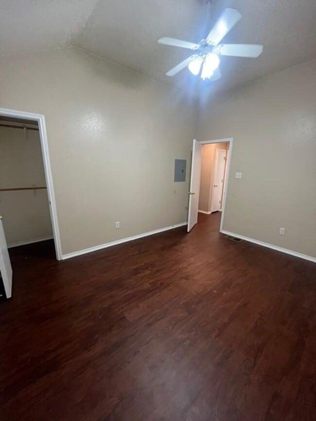 Building Photo - 4411 Abigail Dr
