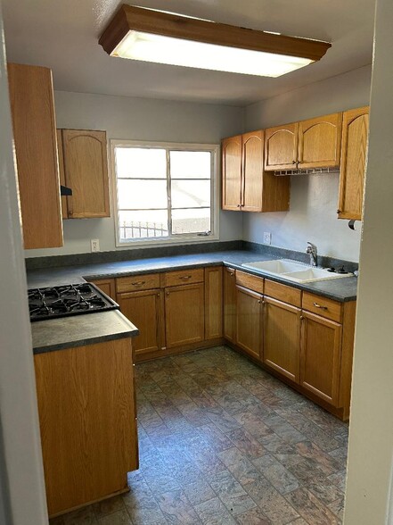 Building Photo - 5957 Alonzo Ave