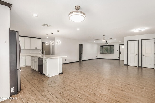 Building Photo - 2201 E Montecito Ave