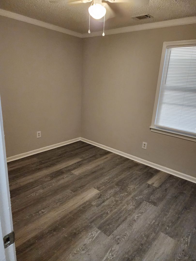 Building Photo - 347 Wrenfield Rd