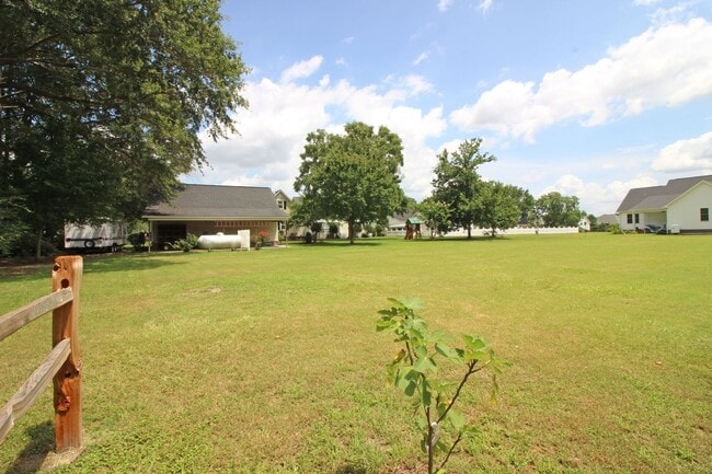 Building Photo - 103 Carolina Wren Cir