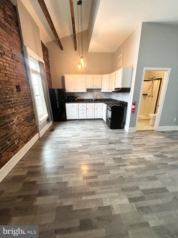 Primary Photo - 13 N 4th Ave