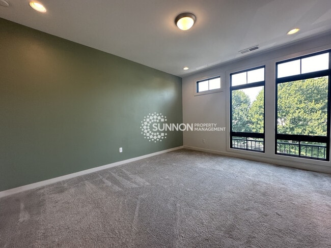 Building Photo - 3 Bed 3.5 Bath Townhome in NODA