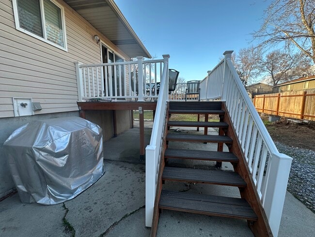 Building Photo - 7063 Pepperidge Cir