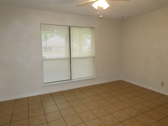Building Photo - Whitehouse ISD! Spacious 3 Bedroom, 2 Bath...