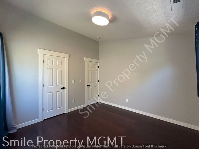 Building Photo - 4524 SE Oakhurst St