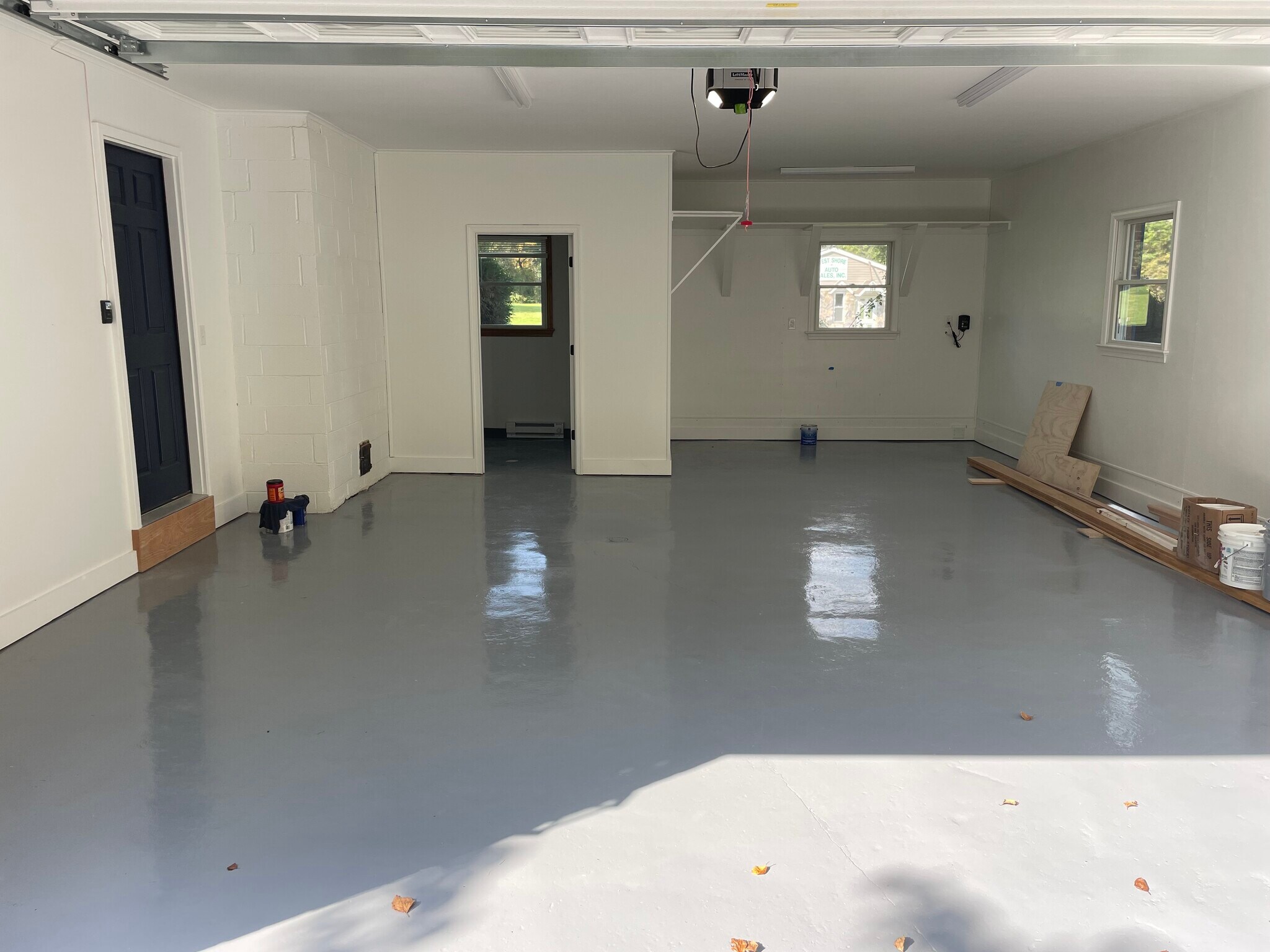Garage and laundry room - 103 S York Rd