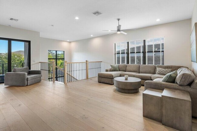 Building Photo - 17317 Santaluce Mnr