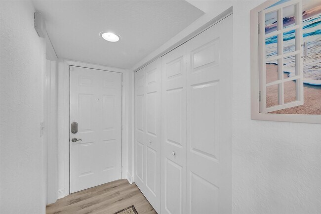 Building Photo - 4525 Poinciana St