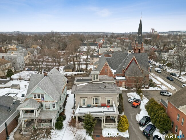 Building Photo - 591 Orange St