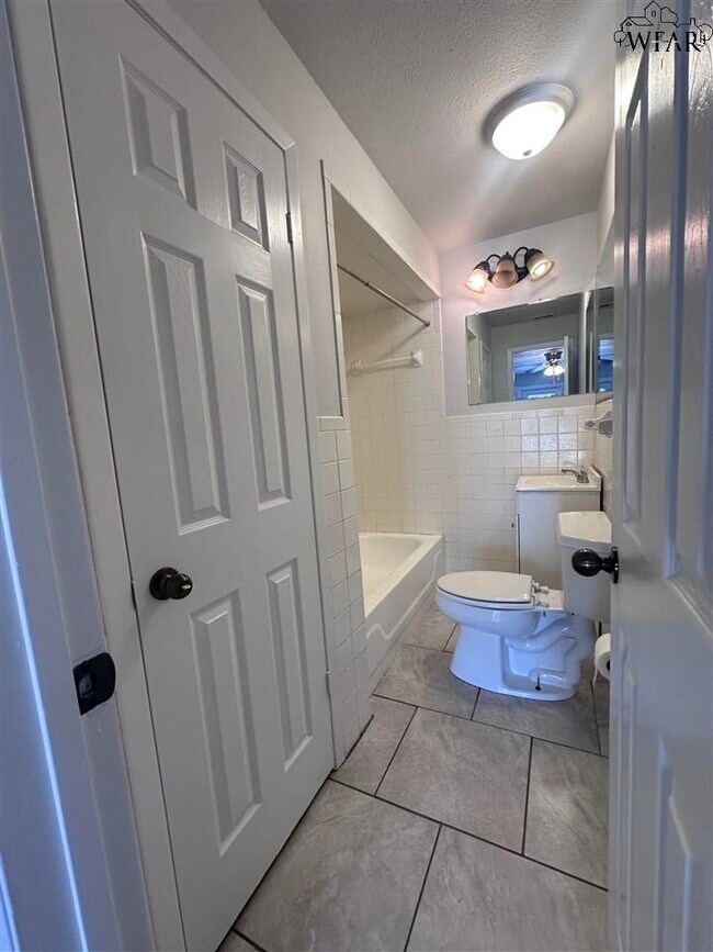 Building Photo - 4638 Cascades Dr