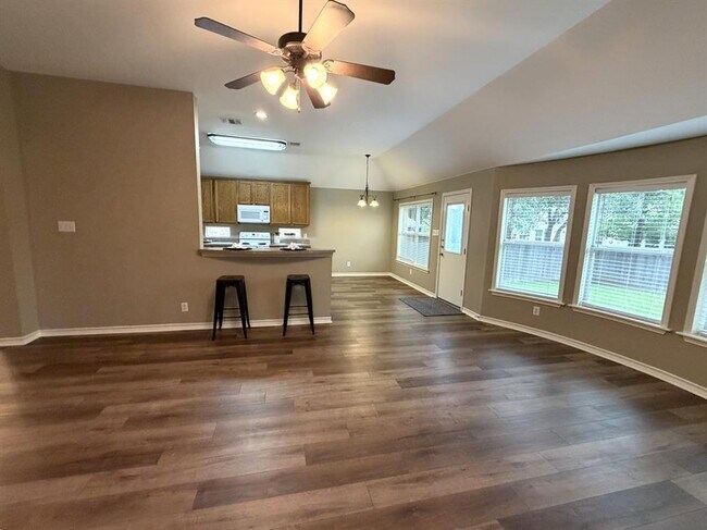 Building Photo - 2507 Silver Spur Ln