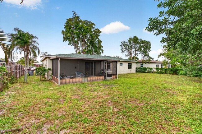 Building Photo - 10850 Eureka St