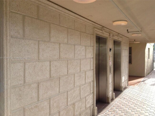 Building Photo - 2575 SW 27th Ave