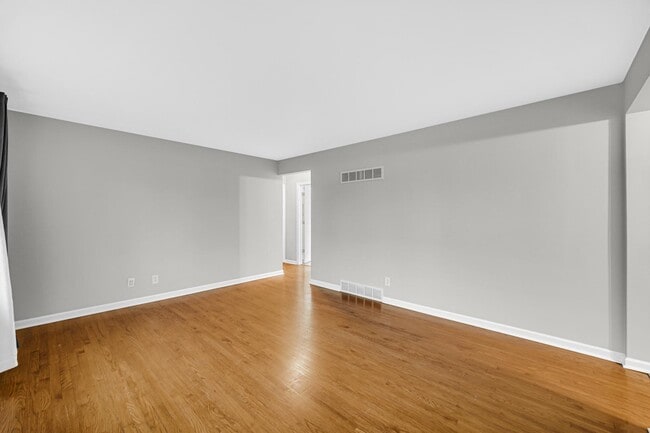 Building Photo - 944 N Jay Ave