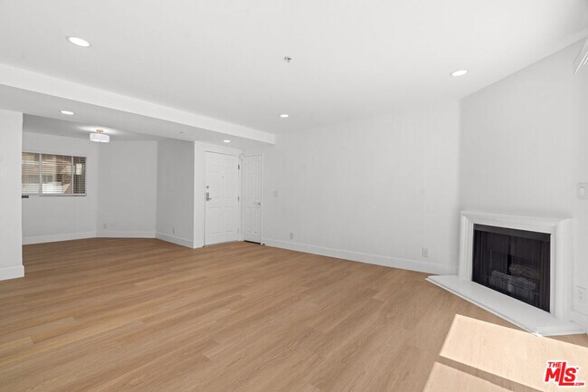 Building Photo - 16100 Sunset Blvd