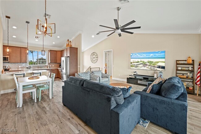 Building Photo - 256 Ibis St