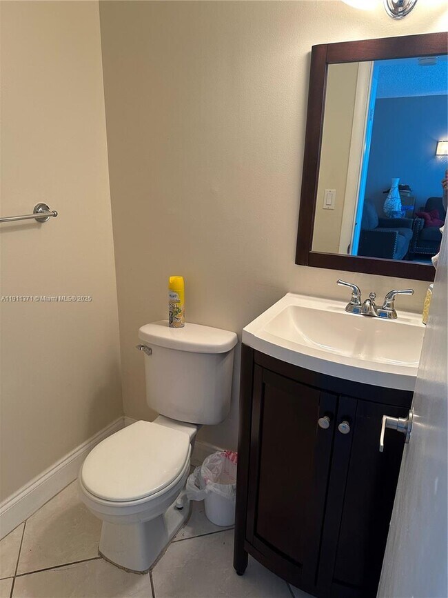 Building Photo - 3113 S Ocean Dr