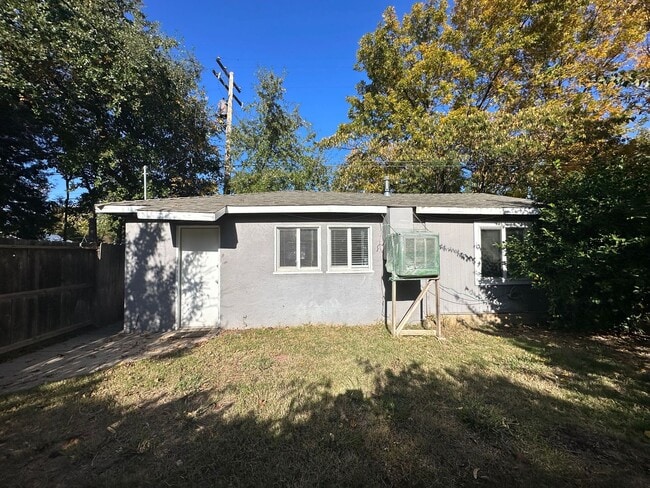 Building Photo - 800 Locust St