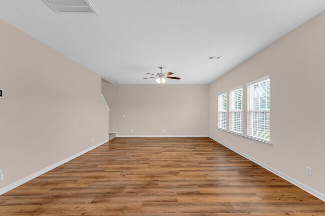 Building Photo - 139 W W Winn Ave