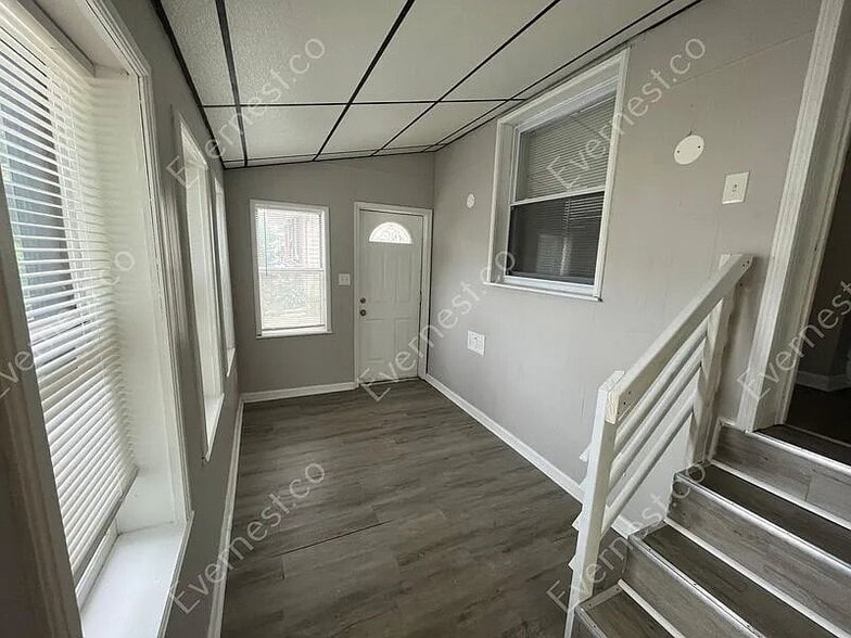 Building Photo - 9101 Hugh St