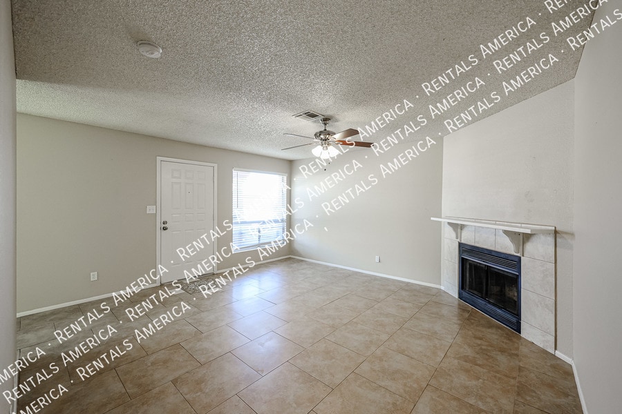 Building Photo - 10815 W Northern Ave