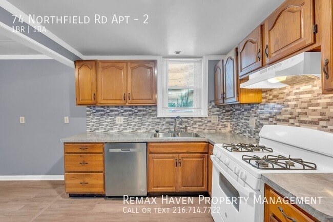 Building Photo - 74 Northfield Rd