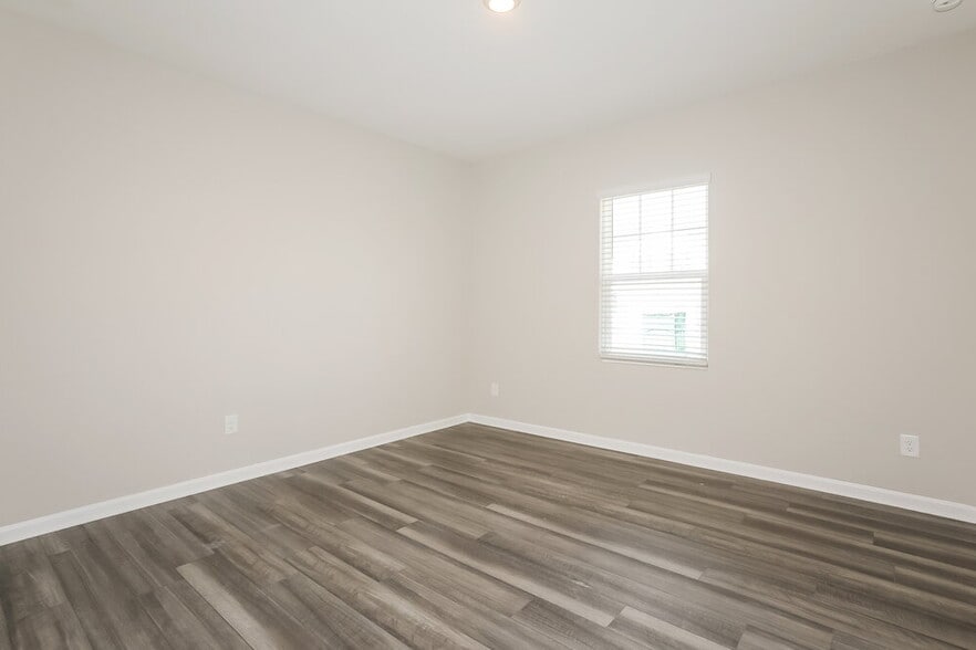 Building Photo - 39 Hyde Park