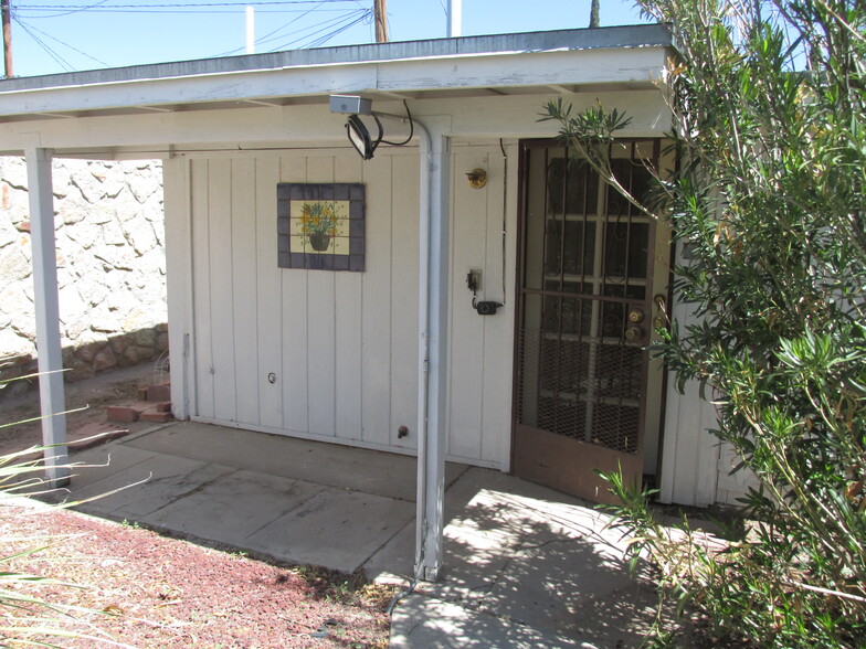 Primary Photo - 3815 E Yandell Dr