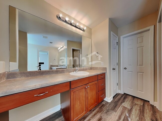 Building Photo - 35 Summer Hill Ct