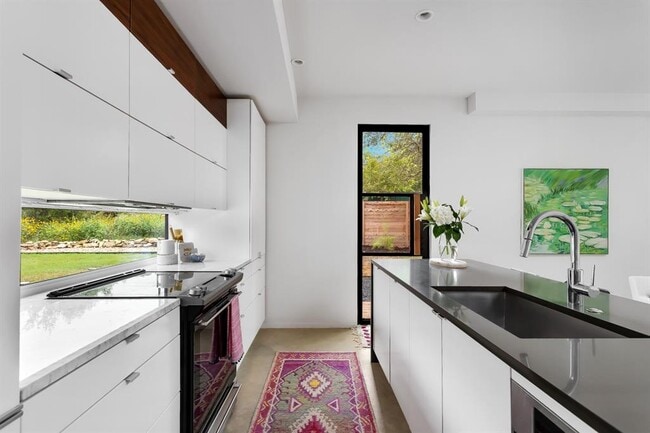 Building Photo - 14505 Running Deer Trail