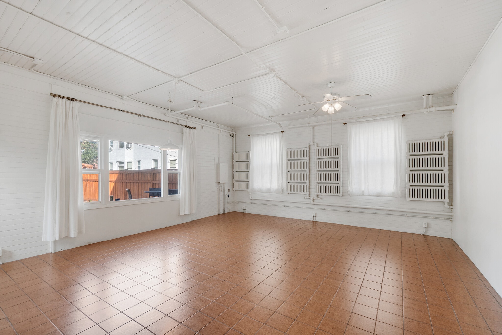 650+sqft main level - 911 Lincoln Ave