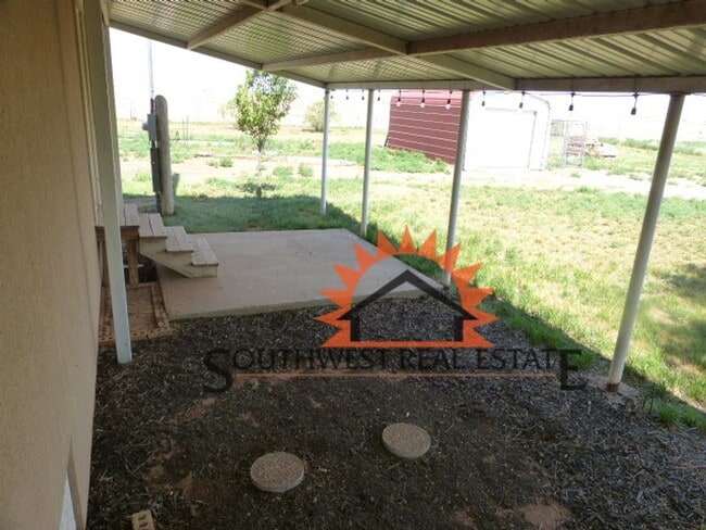 Building Photo - Country home with 3 bedroom 2 bathrooms