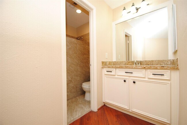 Building Photo - 738 Country Pl Dr