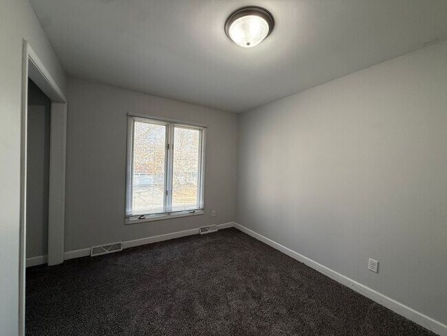 Building Photo - $3,200 | 5 Bedroom, 3 Bathroom House | No Pets | Available for Immediate Move In!