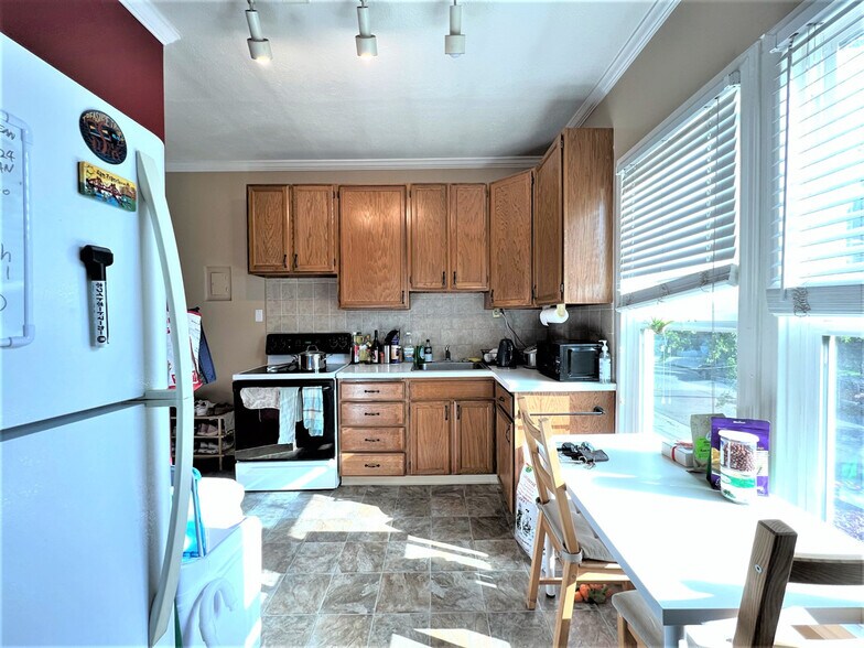 Building Photo - 2530 College Ave