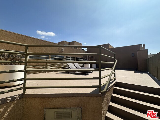 Building Photo - 8614 Burton Wy