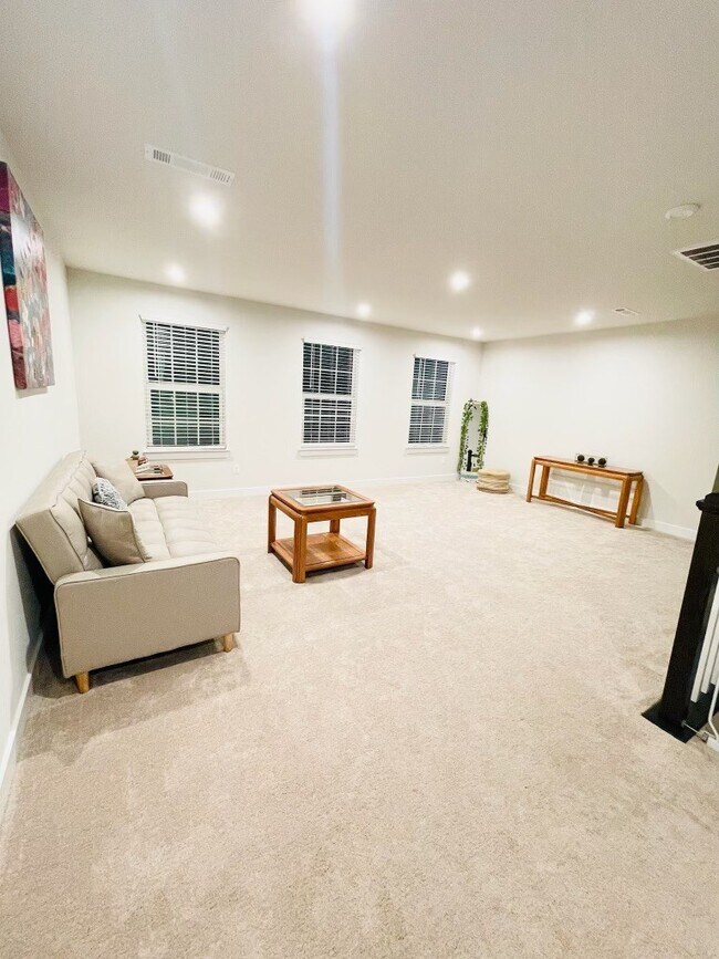 Building Photo - 119 Clavie Crew Ln