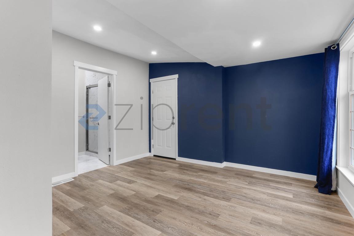 Building Photo - 1020 151st Ave SE