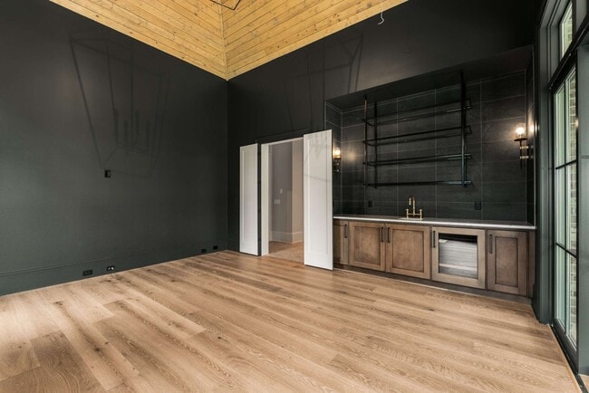 Building Photo - 8115 Devens Dr