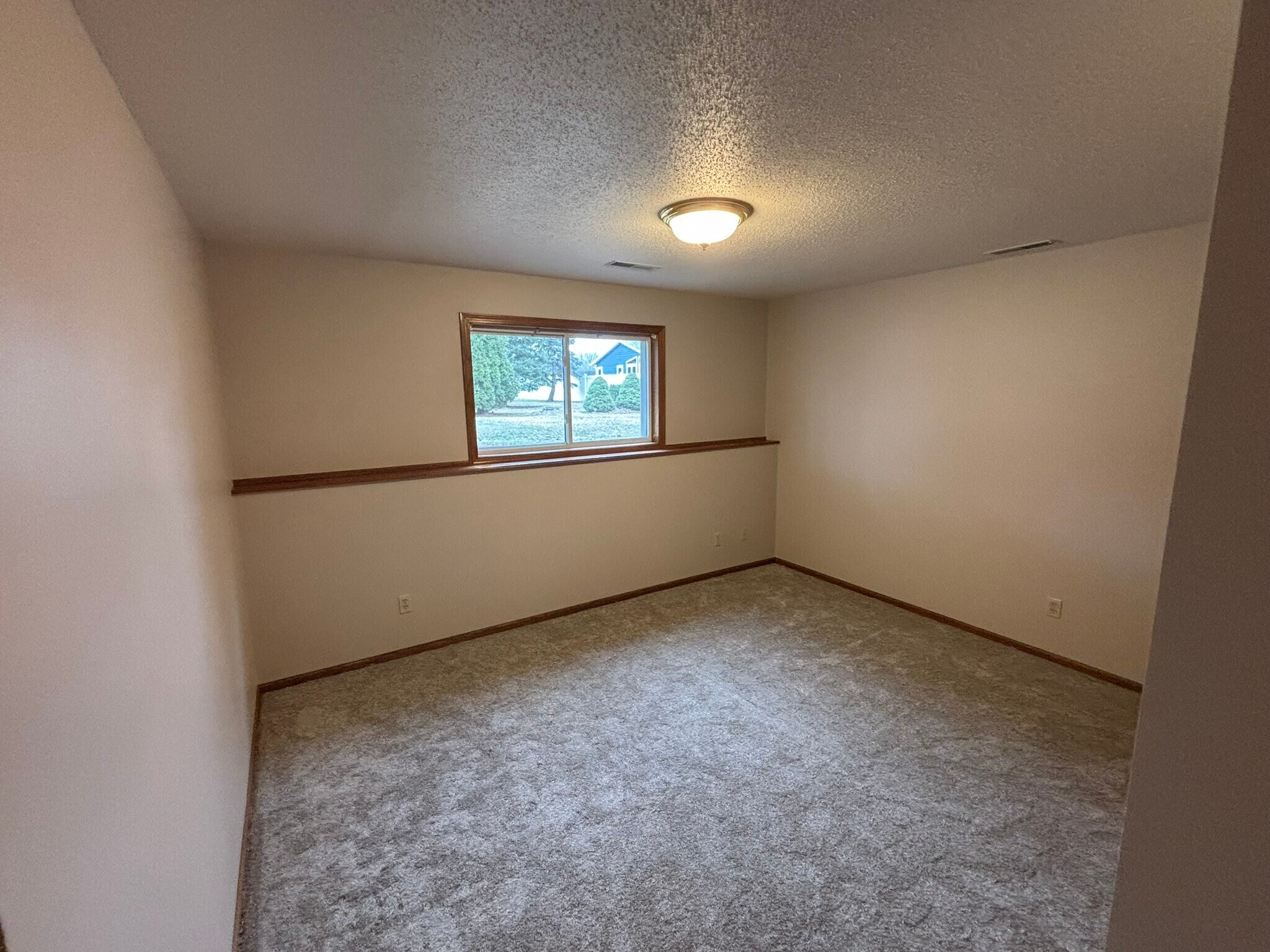 Building Photo - 125 Rosewood Ln S