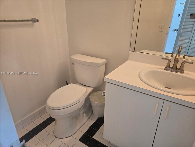 Building Photo - 3505 S Ocean Dr