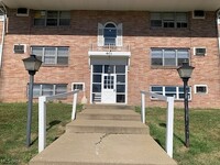 Building Photo - 405 Colonial Dr