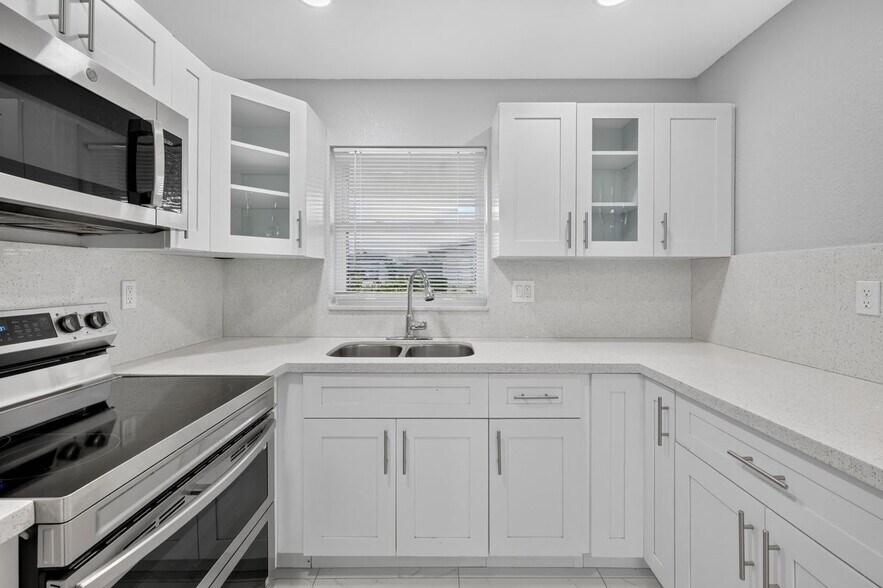 Building Photo - 2601 Crosley Dr W