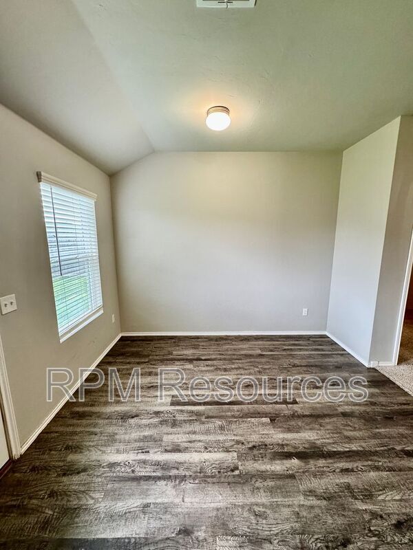 Building Photo - 1820 Hayes Ln