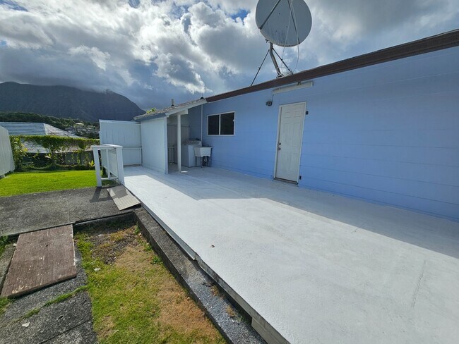 Building Photo - 3 Bed / 2 Bath Single-Family Attached Home...