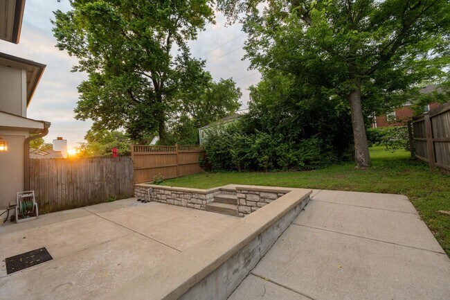 Building Photo - **RARE FIND IN VANDY NEIGHBORHOOD**